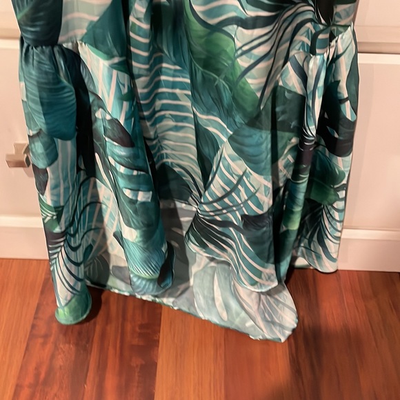 Green leaf patterned long dress - Picture 5 of 8
